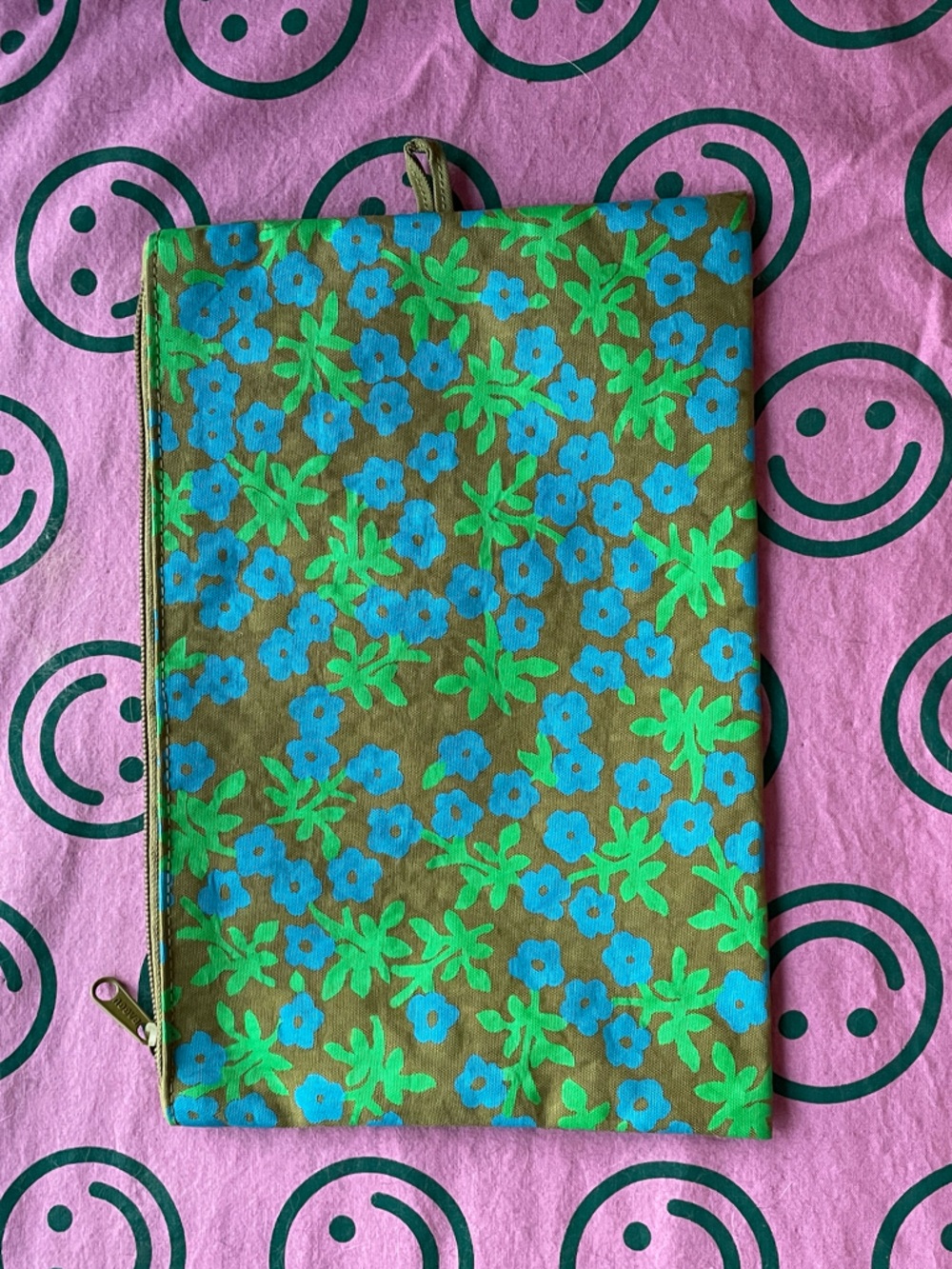 BAGGU large calico floral collectible flat pouch